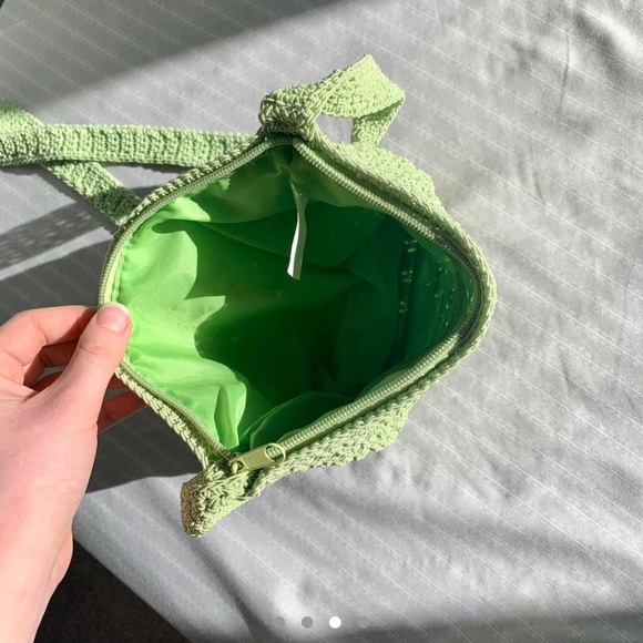 Cutest green crochet crossbody satchel bag. - Picture 3 of 5
